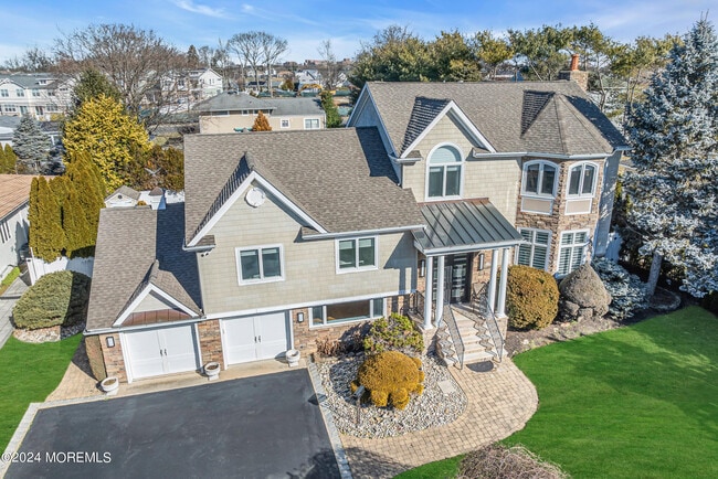 Building Photo - 215 Hollywood Ave