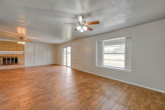 Building Photo - 1801 Laurel Oaks Dr