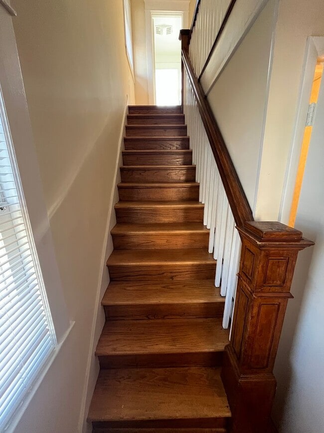 Building Photo - 113 E Spring St