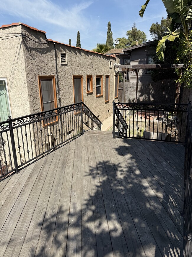 Building Photo - 1585 Curran St