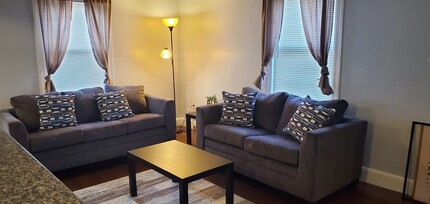 Building Photo - 14 Bateman St