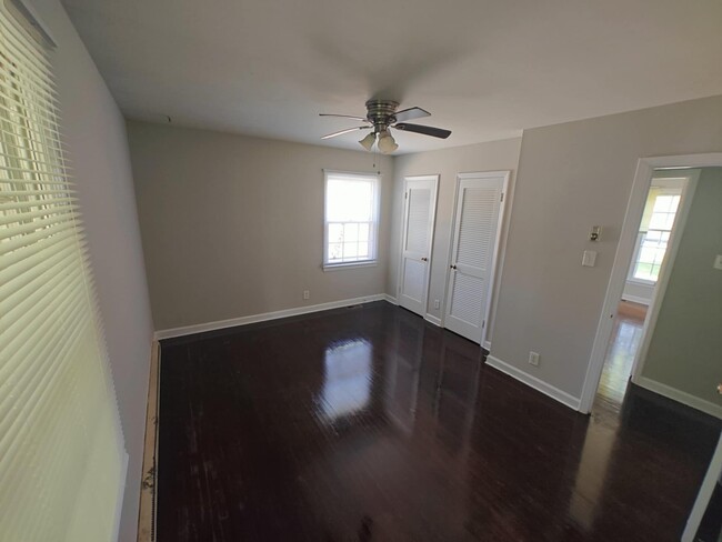 Primary bedroom - 5822 Craftsbury Dr