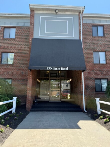 Building Photo - 750 Farm Rd