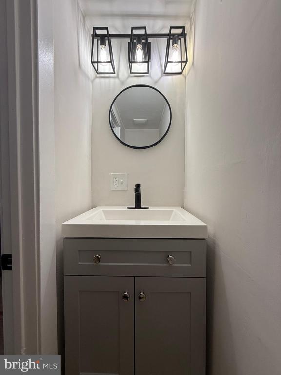 Building Photo - 1263 S Merrimac Rd