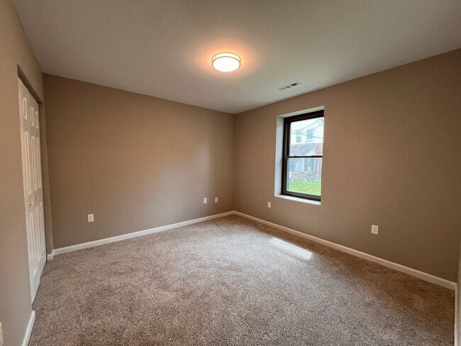 Building Photo - Brand New 2 bedroom Apartment