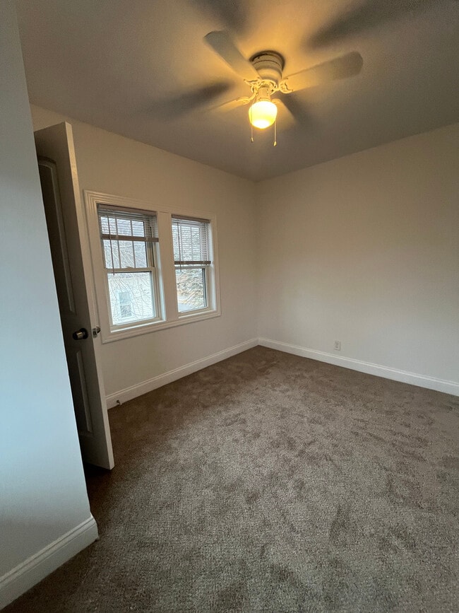 Building Photo - 417 N Main St