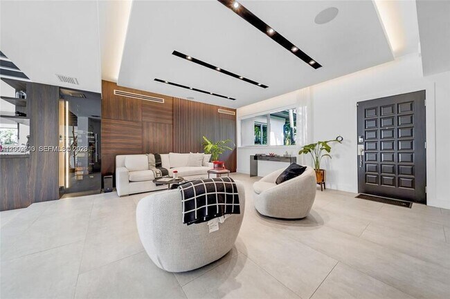 Building Photo - 3531 SW 1st Ave