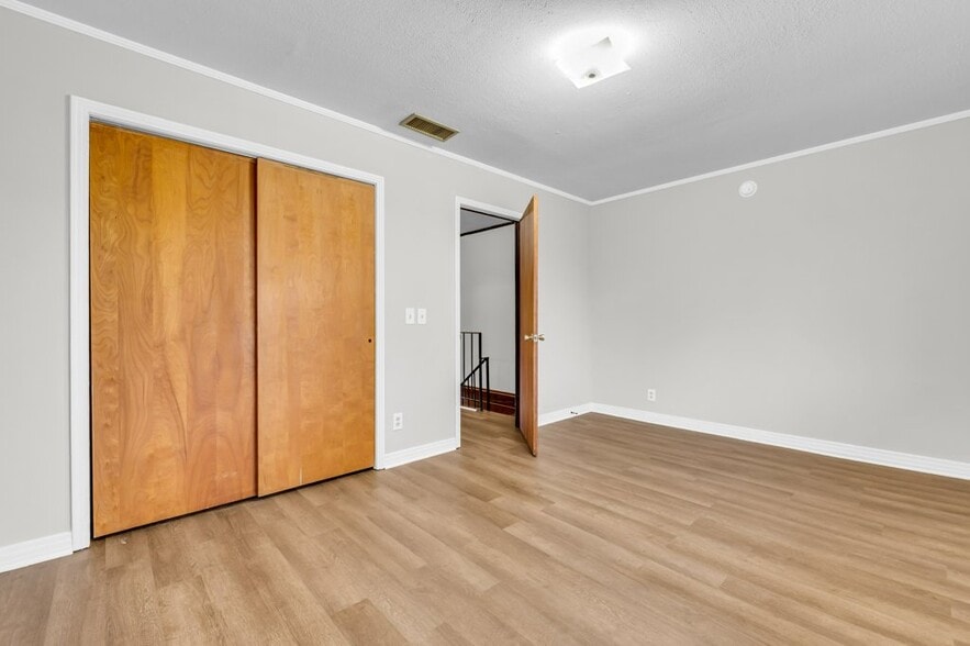 Building Photo - 807 E Broad St