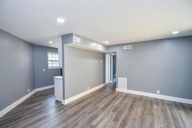 Building Photo - 1512 Waverly Way