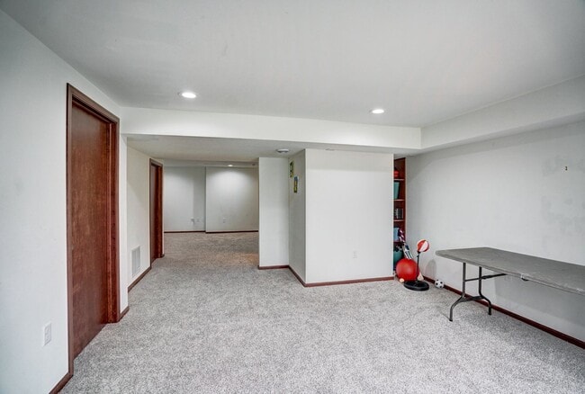 Building Photo - 818 Redan Dr