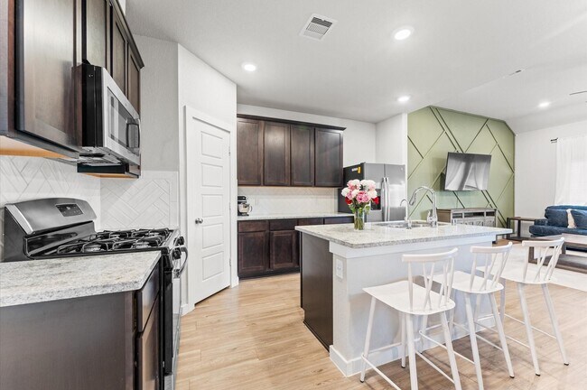 Building Photo - 818 Deerhurst Ln