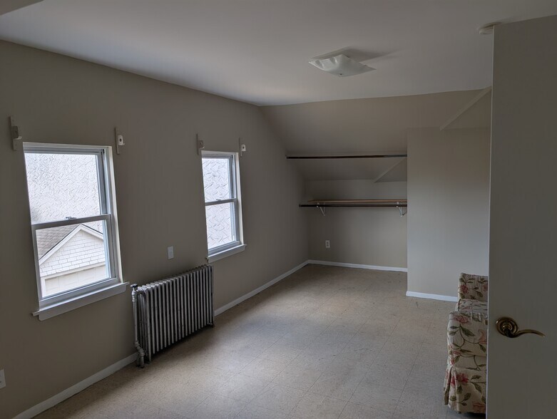 Building Photo - 136 Duffy Ave