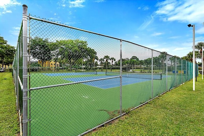 Building Photo - 1430 Meadows Cir W