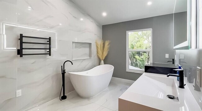 Building Photo - 7501 Red Bay Pl