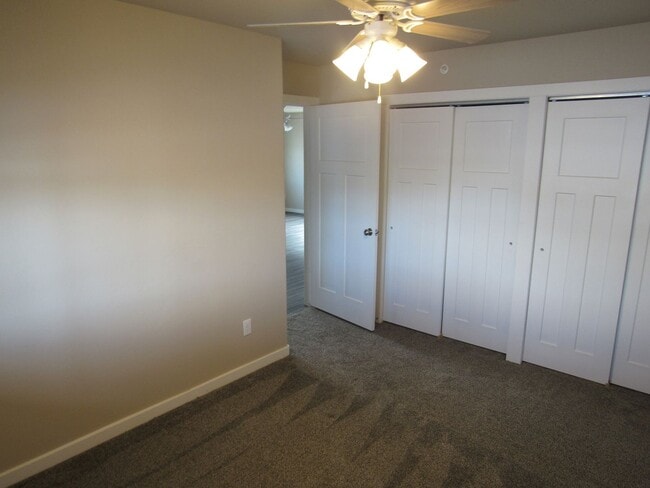 Building Photo - Nearly New 2bd/1ba Apartment w/washer/dryer included!