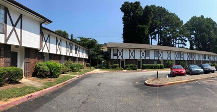 Building Photo - 119 Village Green