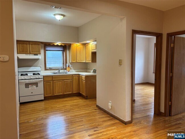 Building Photo - 121-123-123 Ridge Rd
