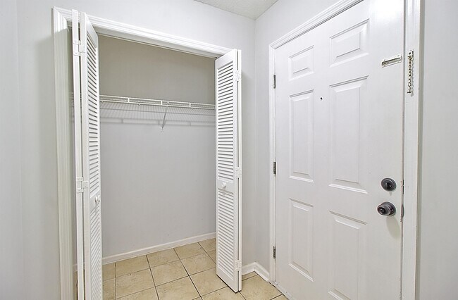 Building Photo - 815 Sagewood Dr