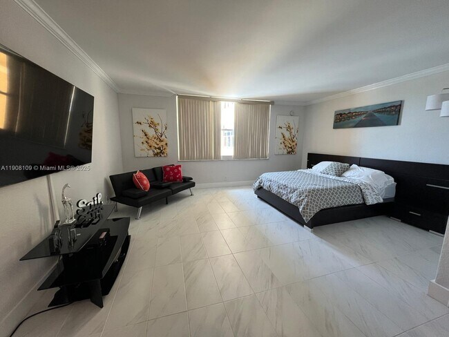 Building Photo - 2501 S Ocean Dr