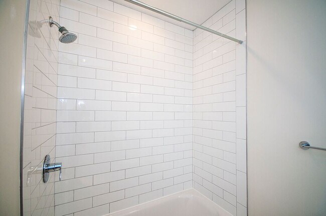 Building Photo - 43 Westland Ave