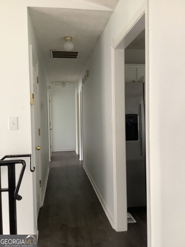 Building Photo - 401 Montgomery Pl