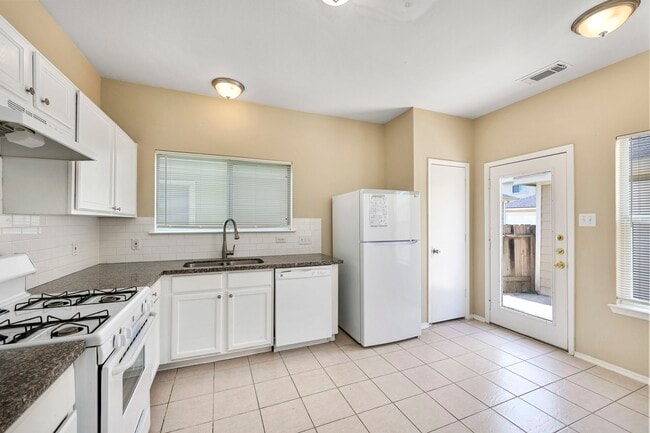 Building Photo - 6158 Settlers Lake Cir E