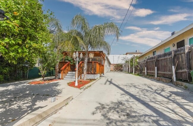 Front Yard and Parking - 11022 Leolang Ave