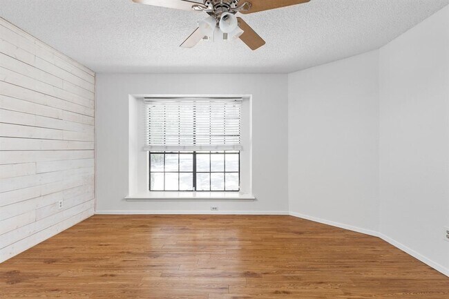 Building Photo - 8701 Palace Pkwy