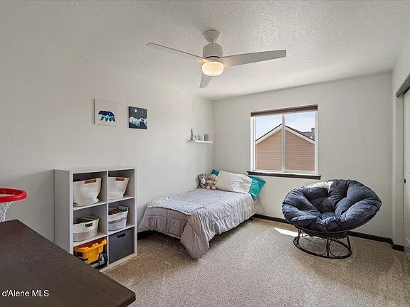 Building Photo - 1824 E Warbler Ln