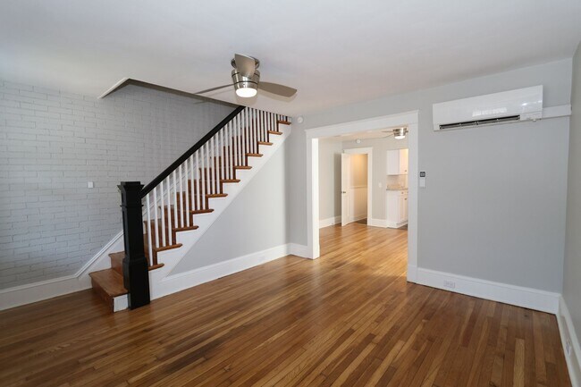 Building Photo - MAIN2220