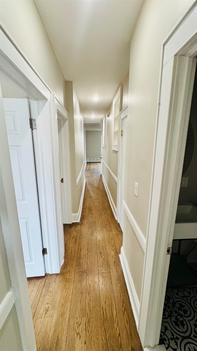 Building Photo - 682 Summit Ave