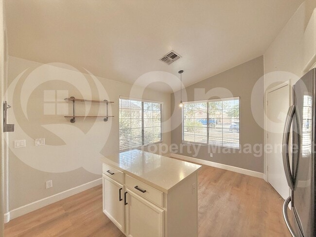 Building Photo - 1914 E Palomino Dr