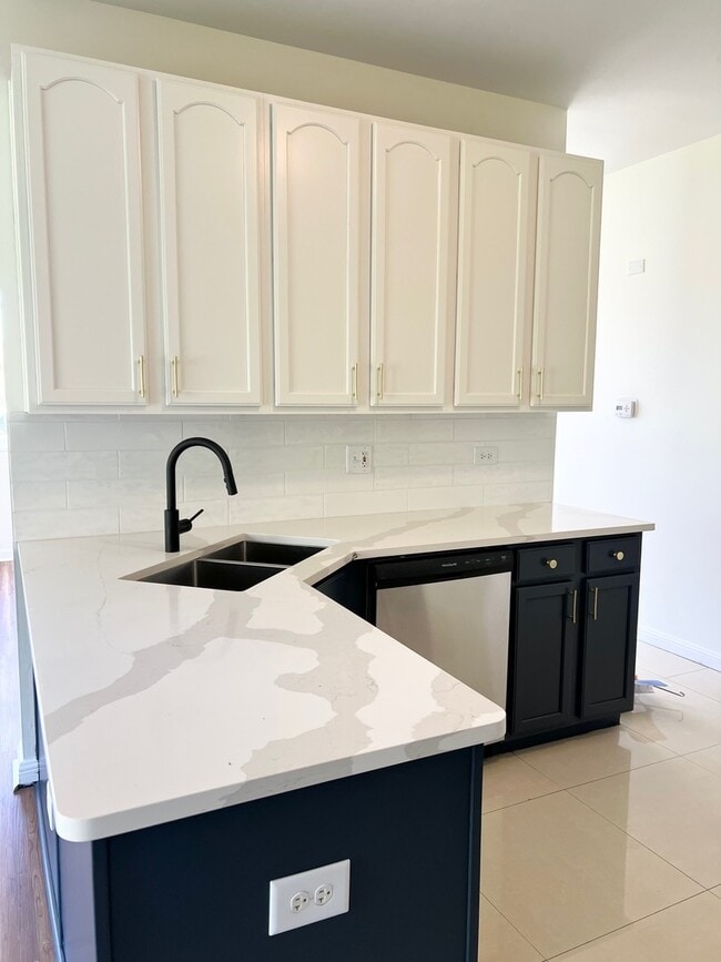 Building Photo - 601 Blackstone Ct