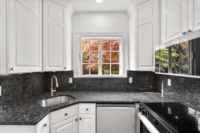 Building Photo - 3 Bed 2.5 Bath - Chevy Chase Colonial - Mo...