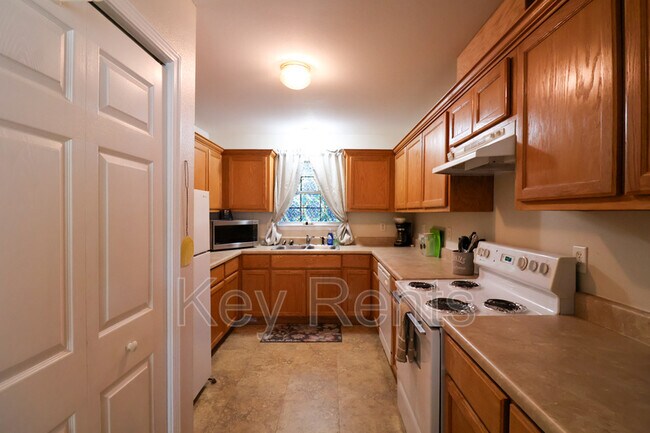 Building Photo - 405 E Palmetto Ave