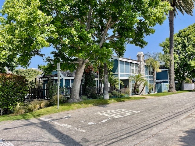 Building Photo - 669 35th St