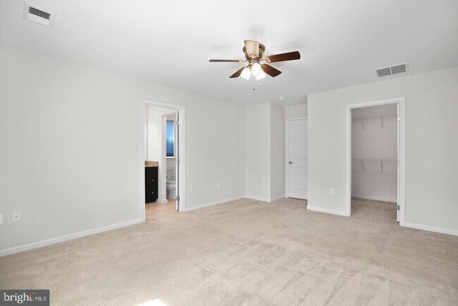 Building Photo - 8643 Rosecrans Ln