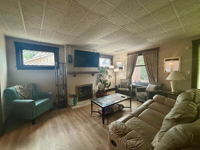 Building Photo - 1483 E 118th St