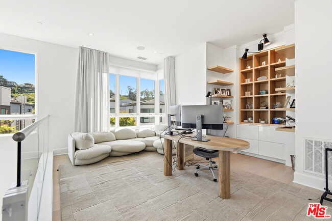 Building Photo - 5926 Firefly Pl