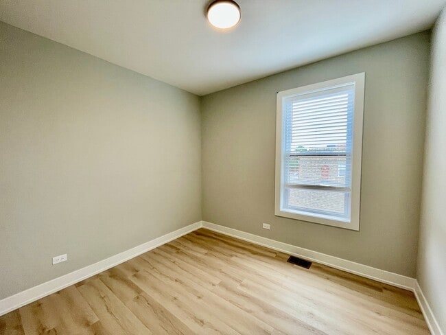 Building Photo - 2238 W 24th St