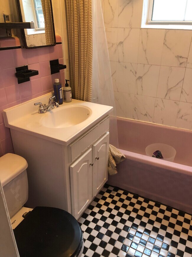 Building Photo - 790 Grand St