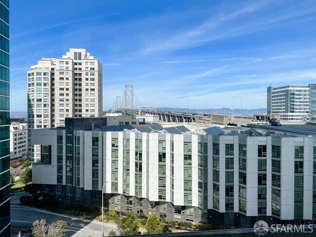 Building Photo - 425 1st St