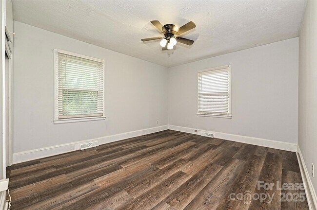 Building Photo - 2256 Kilborne Dr