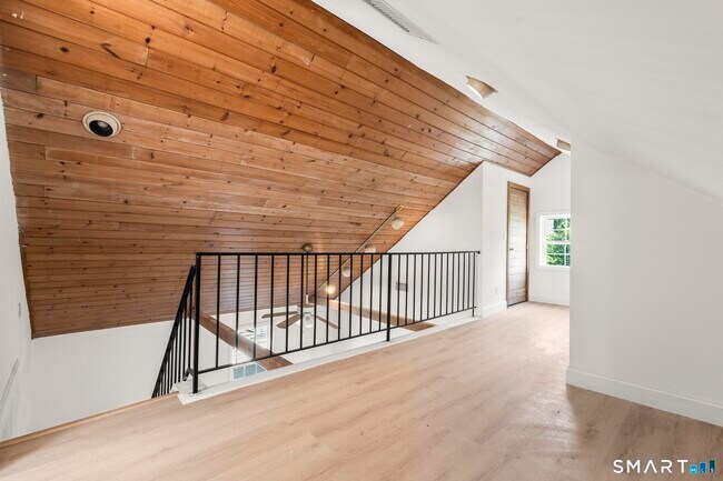 Building Photo - 64 Soundview Ave