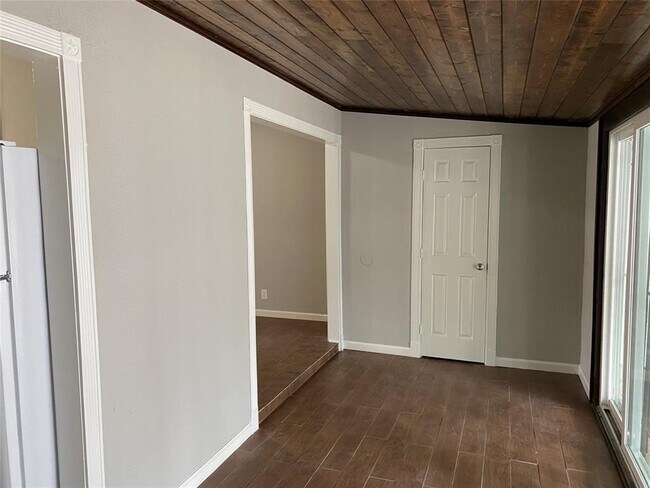Building Photo - 8914 Linda Vista Rd