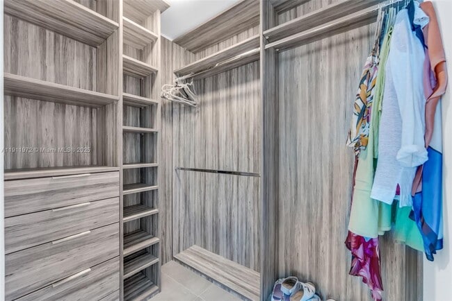 Building Photo - 300 Sunny Isles Blvd