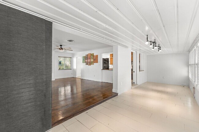 Building Photo - "Charming 3-Bed, 2-Bath Oasis in the Heart...