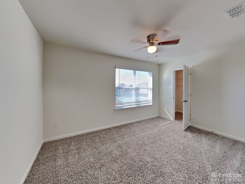 Building Photo - 106 Palomino Bnd Dr