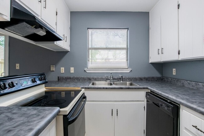 Building Photo - 6908 Weatherwood Pl
