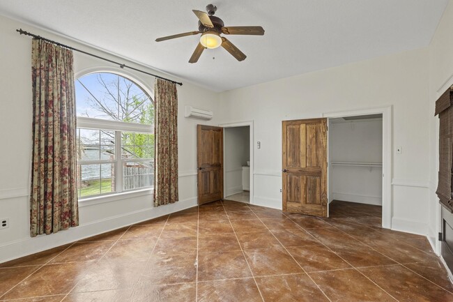 Building Photo - 4329 Edgewater Dr